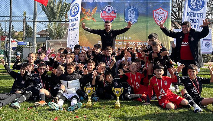 Beşiktaş Artaş U-10 Takımımız, 2. Kemer Sömestr Cup’ta Namağlup Çifte Şampiyon Oldu Beşiktaş Artaş U-10 Takımımız, 2. Kemer Sömestr Cup’ta Namağlup Çifte Şampiyon Oldu
