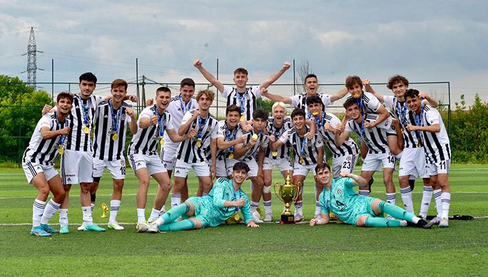 Beşiktaş Artaş U-17 Takımımız, Uluslararası Futbol Turnuvası Kosova 2023’te Şampiyon Oldu Beşiktaş Artaş U-17 Takımımız, Uluslararası Futbol Turnuvası Kosova 2023’te Şampiyon Oldu