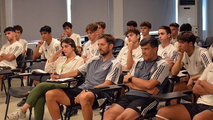 Beşiktaş Artaş U-17 Takımımızın Sporcuları ve Antrenörleri, “Beşiktaş Tarihi” Semineri Aldılar Beşiktaş Artaş U-17 Takımımızın Sporcuları ve Antrenörleri, “Beşiktaş Tarihi” Semineri Aldılar