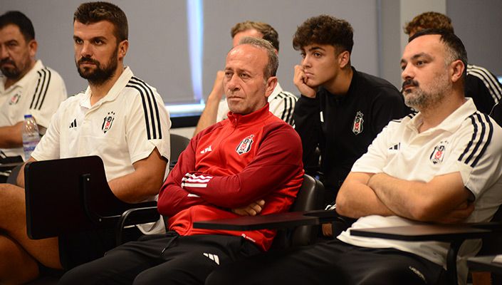 Beşiktaş Futbol Akademimizin Teknik Ekibi ve Sporcuları ‘TFF Hakem ve Değişen Oyun Kuralları’ Eğitimine Katıldılar Beşiktaş Futbol Akademimizin Teknik Ekibi ve Sporcuları ‘TFF Hakem ve Değişen Oyun Kuralları’ Eğitimine Katıldılar