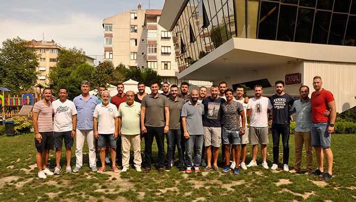 Beşiktaş Mogaz Oyuncuları Sezon Açılış Yemeğinde Buluştu Beşiktaş Mogaz Oyuncuları Sezon Açılış Yemeğinde Buluştu