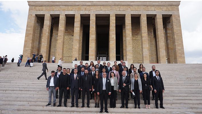 Beşiktaşlı Girişimci İş Adamları ve Kadınları Spor Kulübü Derneği’nden Anıtkabir Ziyareti Beşiktaşlı Girişimci İş Adamları ve Kadınları Spor Kulübü Derneği’nden Anıtkabir Ziyareti