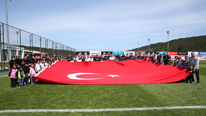 BJK Nevzat Demir Tesisleri’nde 23 Nisan Coşkusu BJK Nevzat Demir Tesisleri’nde 23 Nisan Coşkusu