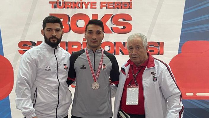 Boksorümüz Azad Demirhan, Türkiye Ferdi Boks Şampiyonası’nda İkinci Oldu Boksorümüz Azad Demirhan, Türkiye Ferdi Boks Şampiyonası’nda İkinci Oldu