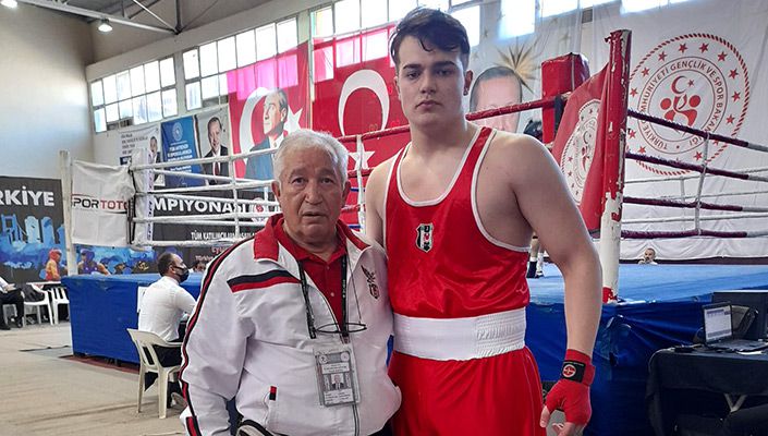 Boksörümüz Kaan Tükenmez, Türkiye Gençler Ferdi Boks Şampiyonası’nda Finale Yükseldi Boksörümüz Kaan Tükenmez, Türkiye Gençler Ferdi Boks Şampiyonası’nda Finale Yükseldi