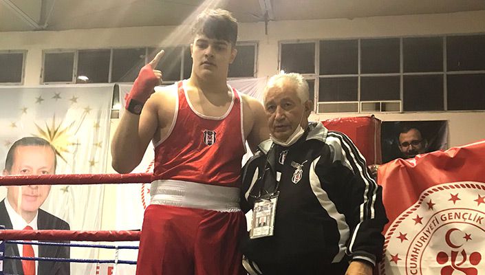 Boksörümüz Kaan Tükenmez, Türkiye Gençler Ferdi Boks Şampiyonası’nda Yarı Finale Yükseldi Boksörümüz Kaan Tükenmez, Türkiye Gençler Ferdi Boks Şampiyonası’nda Yarı Finale Yükseldi