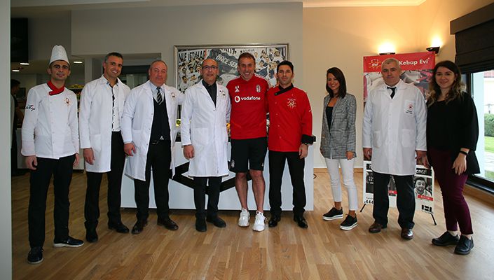 Bursa Kebap Evi’nden Futbol Takımımıza Özel Menü Bursa Kebap Evi’nden Futbol Takımımıza Özel Menü