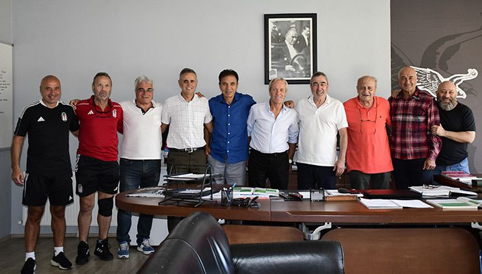 Efsane Futbolcularımızdan BJK Futbol Akademimize Ziyaret Efsane Futbolcularımızdan BJK Futbol Akademimize Ziyaret