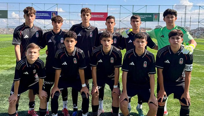 Eminevim Ümraniyespor:1 Beşiktaş:5 (U-15) Eminevim Ümraniyespor:1 Beşiktaş:5 (U-15)