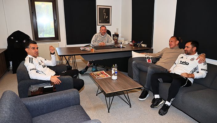 Eski Futbolcumuz Domagoj Vida’dan Futbol A Takımımıza Ziyaret Eski Futbolcumuz Domagoj Vida’dan Futbol A Takımımıza Ziyaret