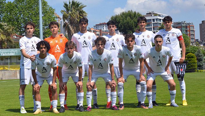 Fenerbahçe:0 Beşiktaş Artaş:3 (U-16 Hazırlık Maçı) Fenerbahçe:0 Beşiktaş Artaş:3 (U-16 Hazırlık Maçı)