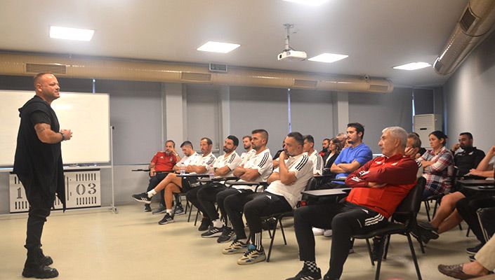 Futbol Akademimiz ile Beşiktaş United Payment Kadın Futbol Takımımızın Teknik Ekibi ve Antrenörleri, ‘Kazanarak Yaşamak’ Seminerine Katıldılar Futbol Akademimiz ile Beşiktaş United Payment Kadın Futbol Takımımızın Teknik Ekibi ve Antrenörleri, ‘Kazanarak Yaşamak’ Seminerine Katıldılar