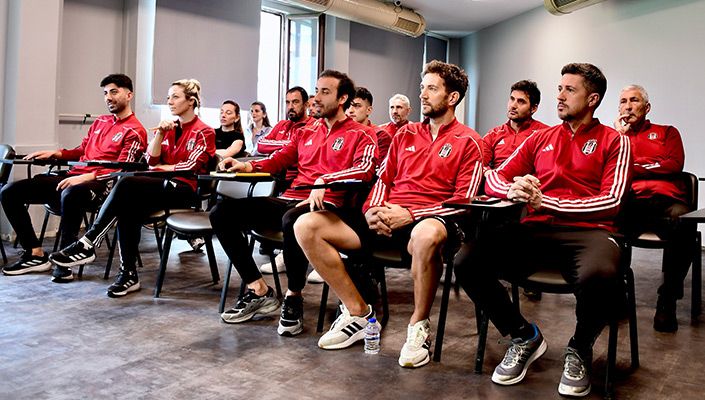 Futbol Akademimizin Antrenör ve İdari Personeli “Toplumsal Cinsiyet Eşitliğine Giriş” Eğitimine Katıldı Futbol Akademimizin Antrenör ve İdari Personeli “Toplumsal Cinsiyet Eşitliğine Giriş” Eğitimine Katıldı