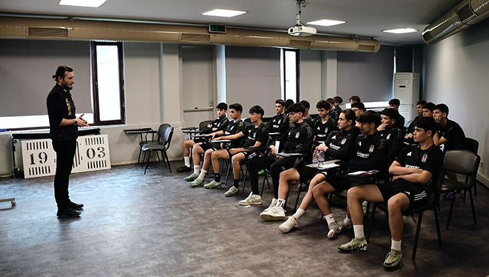 Futbol Akademimizin Teknik ve İdari Ekipleriyle Sporcularına Siber Güvenlik Eğitimi Futbol Akademimizin Teknik ve İdari Ekipleriyle Sporcularına Siber Güvenlik Eğitimi