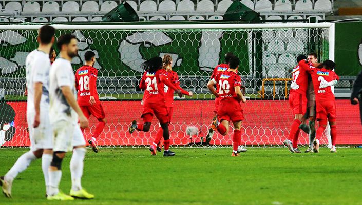 Futbol Takımımız Ziraat Türkiye Kupası'nda Yarı Finale Yükseldi Futbol Takımımız Ziraat Türkiye Kupası'nda Yarı Finale Yükseldi