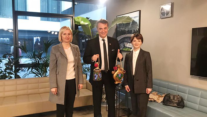 Gagauzya Özerk Cumhuriyeti Başkanı Irina Vlah ve Moldova Parlamentosu Milletvekili Ivanna Köksal’dan Kulübümüze Ziyaret Gagauzya Özerk Cumhuriyeti Başkanı Irina Vlah ve Moldova Parlamentosu Milletvekili Ivanna Köksal’dan Kulübümüze Ziyaret