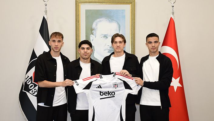 Genç Futbolcularımızla Profesyonel Sözleşme İmzalandı Genç Futbolcularımızla Profesyonel Sözleşme İmzalandı