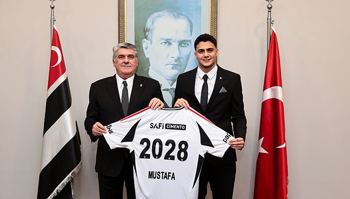 Genç Futbolcumuz Mustafa Erhan Hekimoğlu ile Yeni Sözleşme İmzalandı Genç Futbolcumuz Mustafa Erhan Hekimoğlu ile Yeni Sözleşme İmzalandı