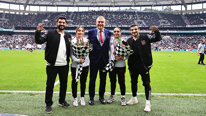 Genç Kadınlar Avrupa Boks Şampiyonası’nda Ülkemizi Temsil Eden Boksörlerimiz İçin Tüpraş Stadyumu’nda Tören Yapıldı Genç Kadınlar Avrupa Boks Şampiyonası’nda Ülkemizi Temsil Eden Boksörlerimiz İçin Tüpraş Stadyumu’nda Tören Yapıldı