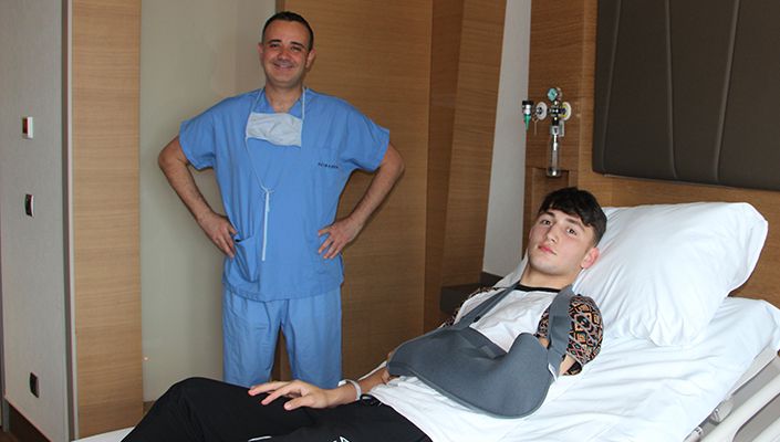 Güreş Takımımızın Sporcusu Sezer Kabaktaş, Acıbadem Altunizade Hastanesi’nde Ameliyat Oldu Güreş Takımımızın Sporcusu Sezer Kabaktaş, Acıbadem Altunizade Hastanesi’nde Ameliyat Oldu