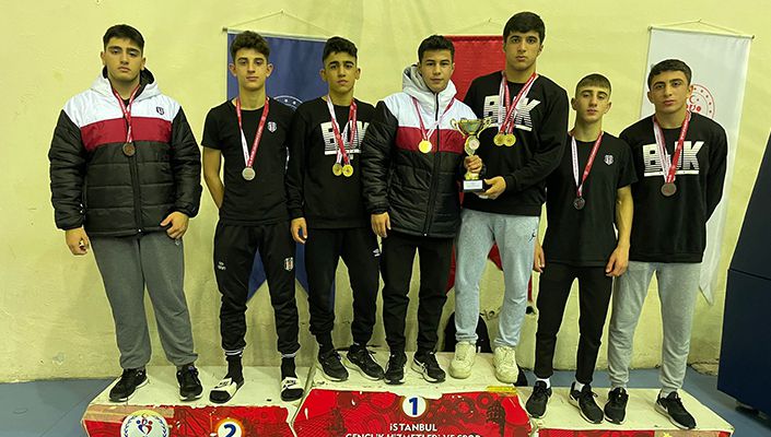 Güreşçilerimiz U-13 ve U-17 İstanbul Şampiyonalarında Dört Kupa, Yirmi Madalya Kazandılar Güreşçilerimiz U-13 ve U-17 İstanbul Şampiyonalarında Dört Kupa, Yirmi Madalya Kazandılar