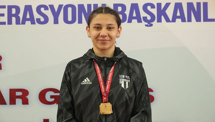 Güreşçimiz Nazar Batır, U-20 Kadınlar Türkiye Şampiyonası’nda Altın Madalya Kazandı Güreşçimiz Nazar Batır, U-20 Kadınlar Türkiye Şampiyonası’nda Altın Madalya Kazandı