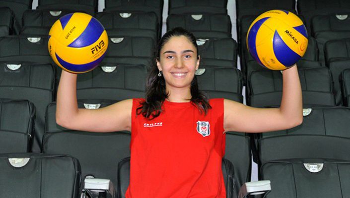 Hümay Topaloğlu’na Milli Davet Hümay Topaloğlu’na Milli Davet