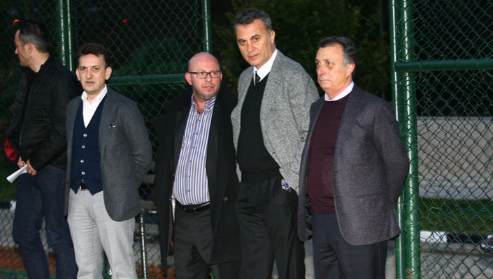 Başkanımız Fikret Orman ve Yönetim Kurulu Üyelerimiz, Futbol Takımımızın Çalışmasını İzledi Başkanımız Fikret Orman ve Yönetim Kurulu Üyelerimiz, Futbol Takımımızın Çalışmasını İzledi