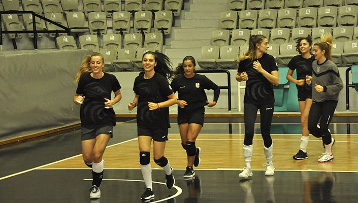 Kadın Voleybol Takımımız, Yeni Sezon Hazırlıklarını Sürdürüyor Kadın Voleybol Takımımız, Yeni Sezon Hazırlıklarını Sürdürüyor