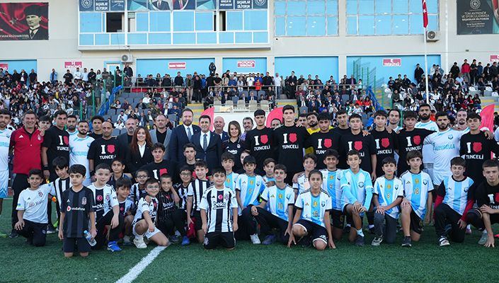 Kalplerimizi ve Kitaplarımızı Tuncelili Çocuklara ve Gençlere Götürdük Kalplerimizi ve Kitaplarımızı Tuncelili Çocuklara ve Gençlere Götürdük