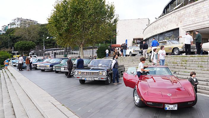 Klasik Otomobiller Tüpraş Stadyumu’ndan Erkek Sağlığı İçin Yola Çıktı Klasik Otomobiller Tüpraş Stadyumu’ndan Erkek Sağlığı İçin Yola Çıktı