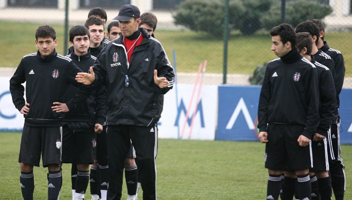 Roland Koch Genç Futbolcularımızla Buluştu Roland Koch Genç Futbolcularımızla Buluştu