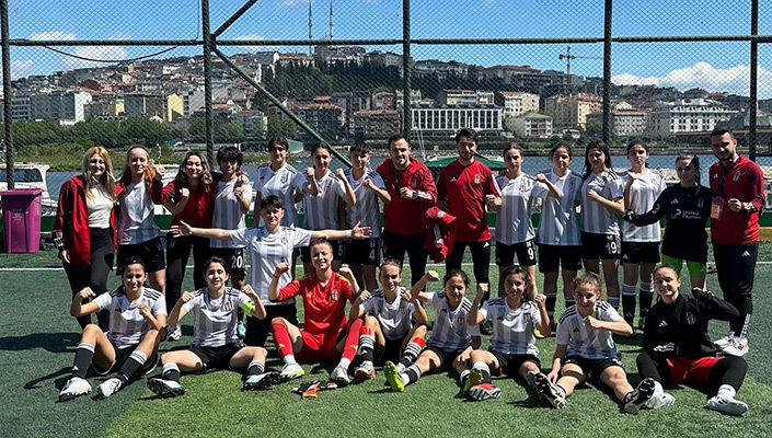 Küçükçekmece İdman Yurdu:1 Beşiktaş:5 (U-15 Genç Kız) Küçükçekmece İdman Yurdu:1 Beşiktaş:5 (U-15 Genç Kız)