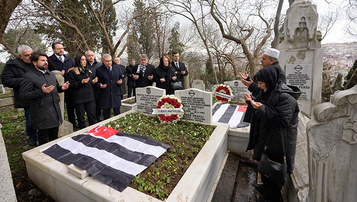 Kulübümüzün Büyüklerini Kabirleri Başında Andık Kulübümüzün Büyüklerini Kabirleri Başında Andık