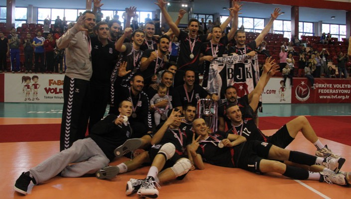 Erkek Voleybol Takımımız İkincilik Kupasını Aldı Erkek Voleybol Takımımız İkincilik Kupasını Aldı
