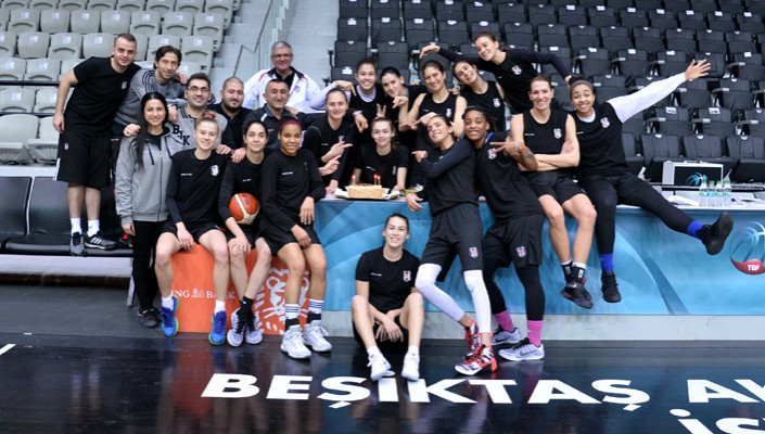 Meltem Avcı'nın Doğum Günü Kutlandı Meltem Avcı'nın Doğum Günü Kutlandı