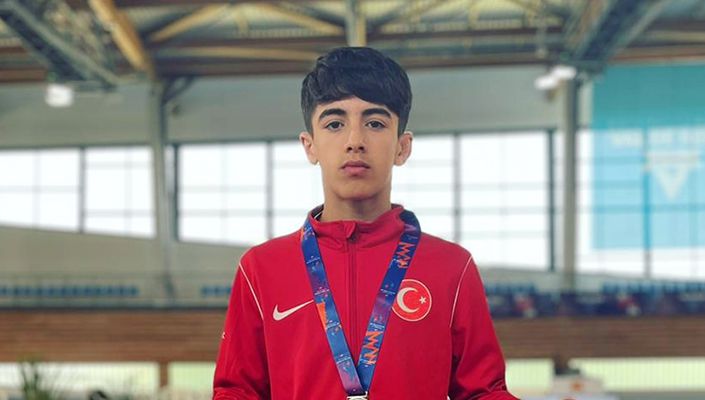 Milli Güreşçimiz Bekir Gür, Dünya İkincisi Oldu Milli Güreşçimiz Bekir Gür, Dünya İkincisi Oldu