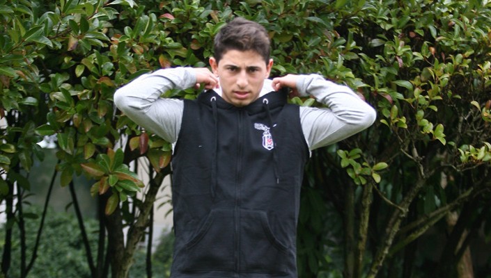 Burak Kaplan, Beşiktaş Dergisi'ne poz verdi Burak Kaplan, Beşiktaş Dergisi'ne poz verdi