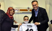 Hakan Özköse, Genç Beşiktaşlı Kübra Taş’ı Ziyaret Etti
