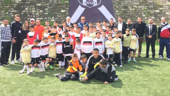 Ufuk Pak’tan KKTC Beşiktaş Futbol Okulu’na Ziyaret Ufuk Pak’tan KKTC Beşiktaş Futbol Okulu’na Ziyaret