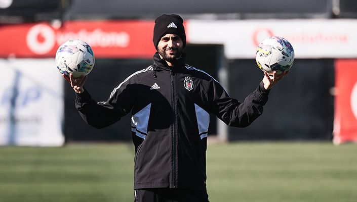 Rachid Ghezzal: “Derbiyi kazanmaktan başka bir şey düşünmüyoruz” Rachid Ghezzal: “Derbiyi kazanmaktan başka bir şey düşünmüyoruz”