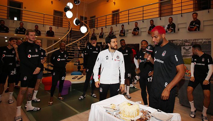 Ryan Babel’in Doğum Günü Kutlandı Ryan Babel’in Doğum Günü Kutlandı