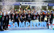 Cup Winners Beşiktaş receive their trophy…