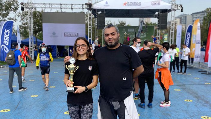 Şilan Ayyıldız, İstanbul’u Koşuyorum Yarışmasında Üçüncü Oldu Şilan Ayyıldız, İstanbul’u Koşuyorum Yarışmasında Üçüncü Oldu