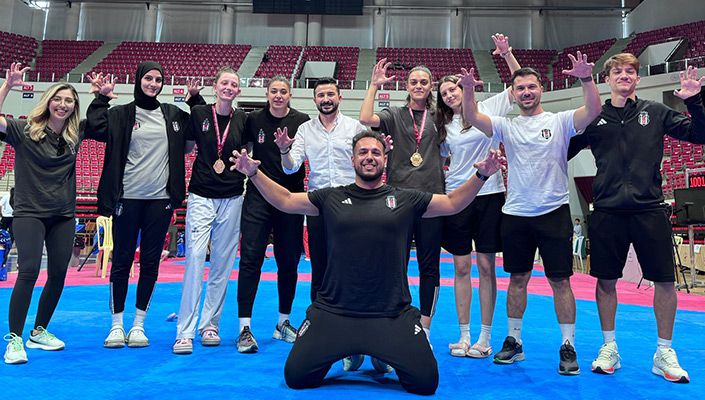 Taekwondo Takımımızın Sporcularından İki Altın Bir Gümüş Dört Bronz Madalya Taekwondo Takımımızın Sporcularından İki Altın Bir Gümüş Dört Bronz Madalya