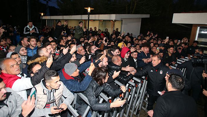 Taraftarlarımızdan Futbol Takımımıza Destek Ziyareti Taraftarlarımızdan Futbol Takımımıza Destek Ziyareti