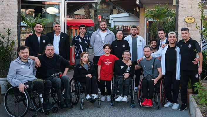 Tekerlekli Sandalye Basketbol Takımımız İzmirli Taraftarlarımızla Yemekte Buluştu Tekerlekli Sandalye Basketbol Takımımız İzmirli Taraftarlarımızla Yemekte Buluştu