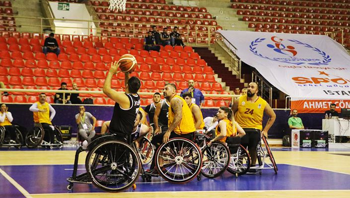 Tekerlekli Sandalyede Rakip Galatasaray Tekerlekli Sandalyede Rakip Galatasaray