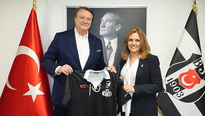 Türkiye Yelken Federasyonu Başkanı D. Özlem Akdurak’tan Kulübümüze Ziyaret Türkiye Yelken Federasyonu Başkanı D. Özlem Akdurak’tan Kulübümüze Ziyaret
