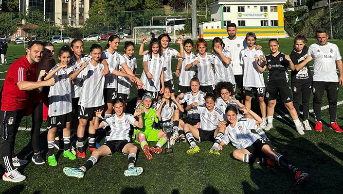 U-13 Minik Kızlar Ligi'nde Şampiyon Beşiktaş U-13 Minik Kızlar Ligi'nde Şampiyon Beşiktaş
